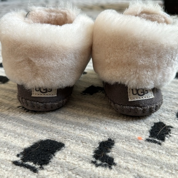 Ugg infant booties - Picture 2 of 4